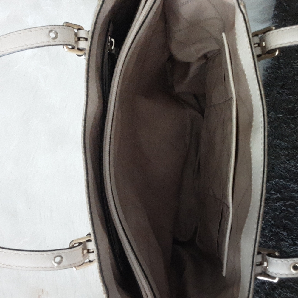 Michael Kors Women's handbag - Picture 6 of 9